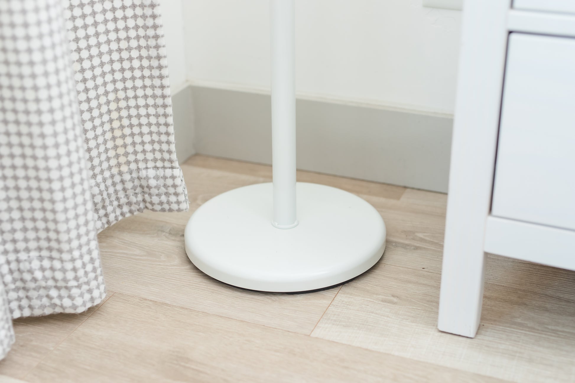 White Coat Rack – Freestanding Modern Hat & Coat Stand 6 Hooks | Powder-Coated Steel | HAOG - HAOG